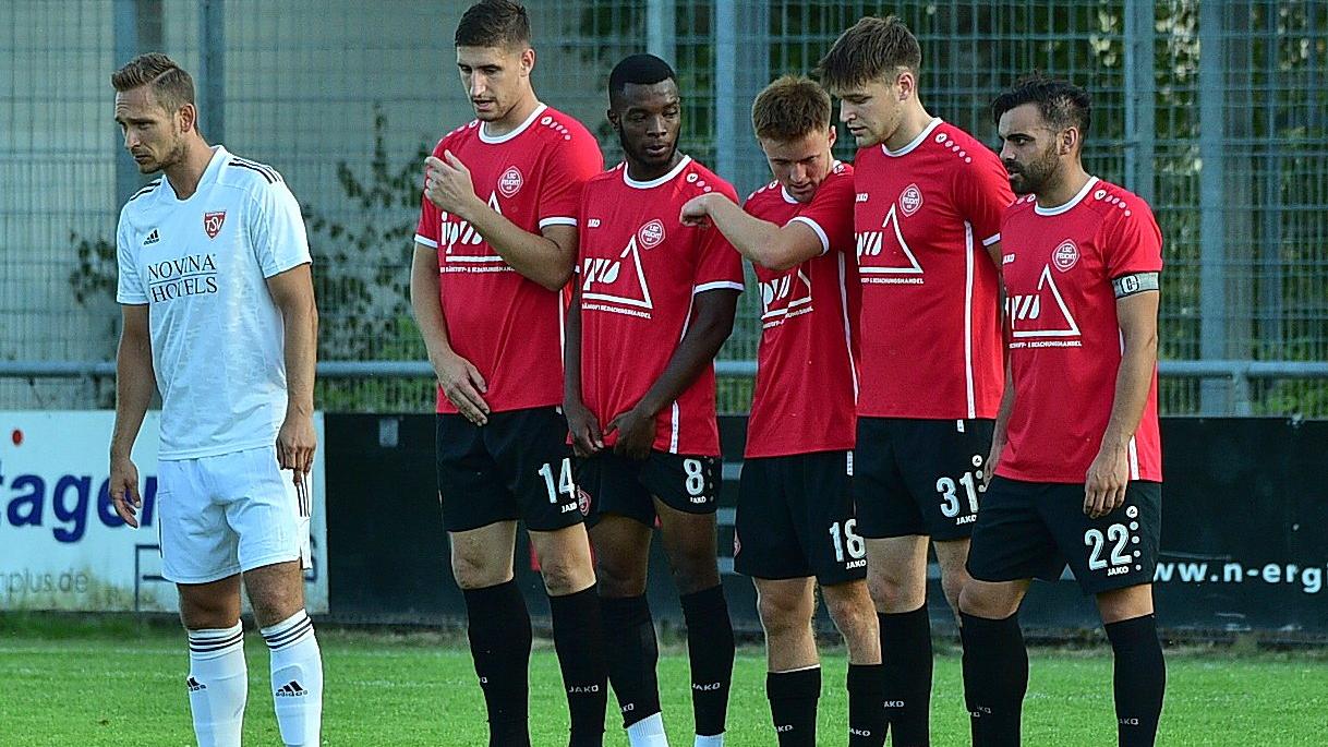 Rund der halbe Kader wurde vor der Saison ausgetauscht. Dennoch funktioniert die Mannschaft bereits nach kurzer Zeit sehr gut. „Wir sehen eine Entwicklung und die geht in die richtige Richtung“, sagt Co-Trainer Serdal Gündogan. Rund der halbe Kader wurde vor der Saison ausgetauscht. Dennoch funktioniert die Mannschaft bereits nach kurzer Zeit sehr gut. „Wir sehen eine Entwicklung und die geht in die richtige Richtung“, sagt Co-Trainer Serdal Gündogan.