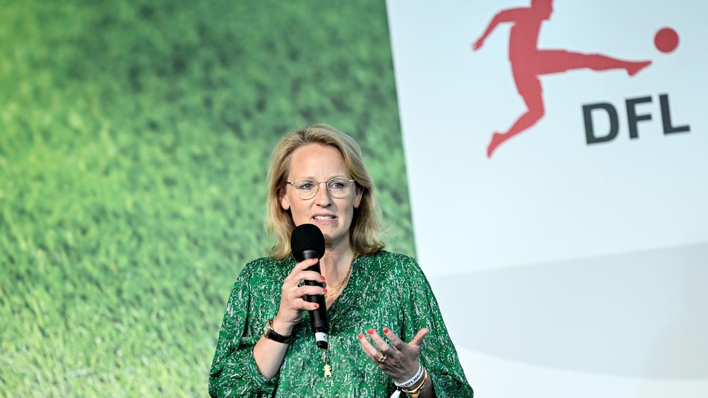 Donata Hopfen: Keine Symbolpolitik mit dem Fußball betreiben