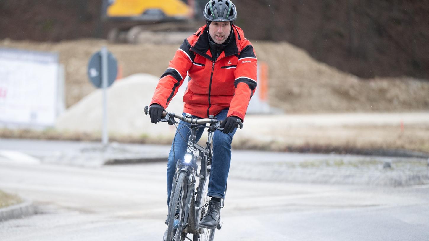 Der Oberbürgermeister von Tübingen hat sich bei einer Radtour verletzt. Der Oberbürgermeister von Tübingen hat sich bei einer Radtour verletzt.