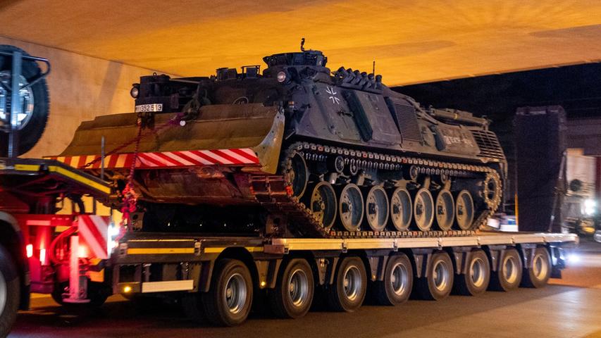 Nach lebensgefährlichen Löscharbeiten: Experte im Panzer erkundet Grunewald
