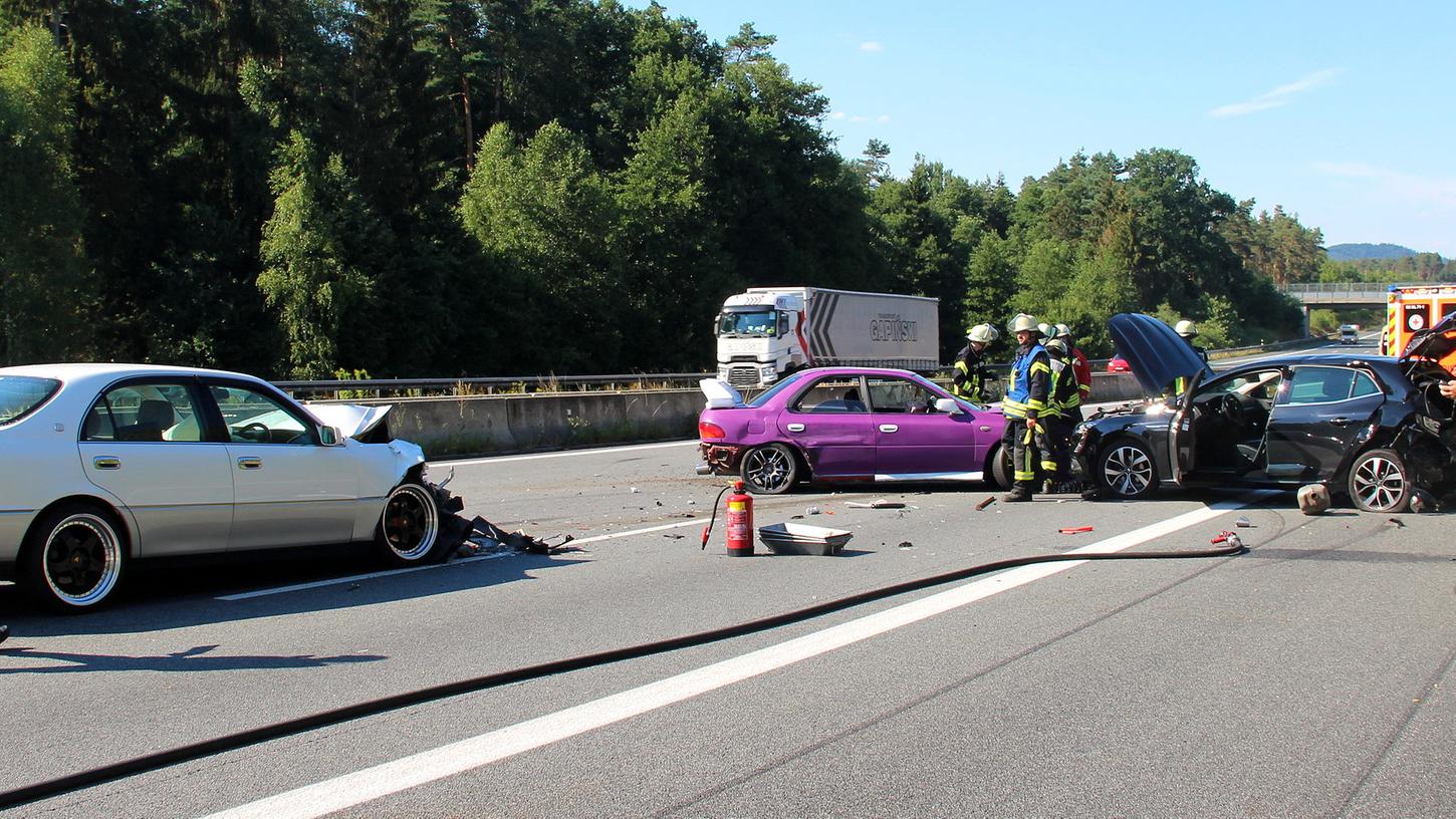 Vier Verletzte bei Unfall auf der A9 bei Neunkirchen Vier Verletzte bei Unfall auf der A9 bei Neunkirchen