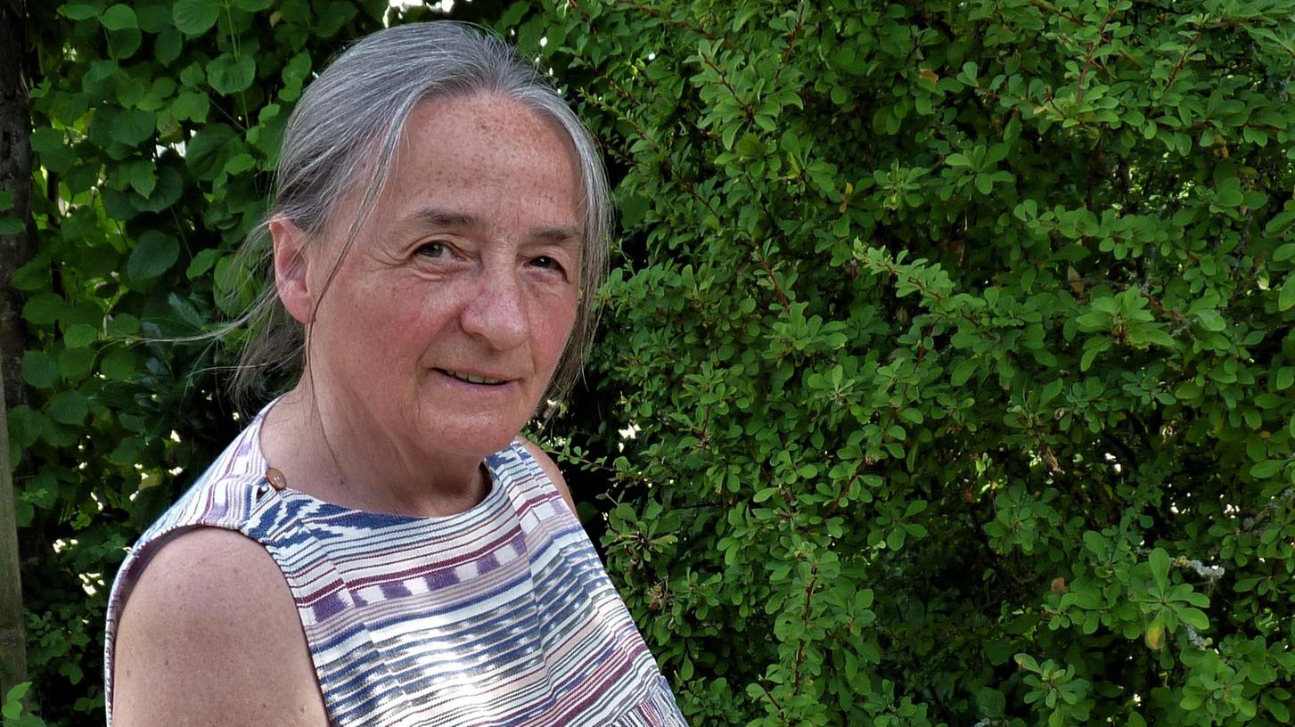 Ingrid Deistler aus Kalchreuth freut sich über den Dialektpreis.
Ingrid Deistler aus Kalchreuth freut sich über den Dialektpreis.