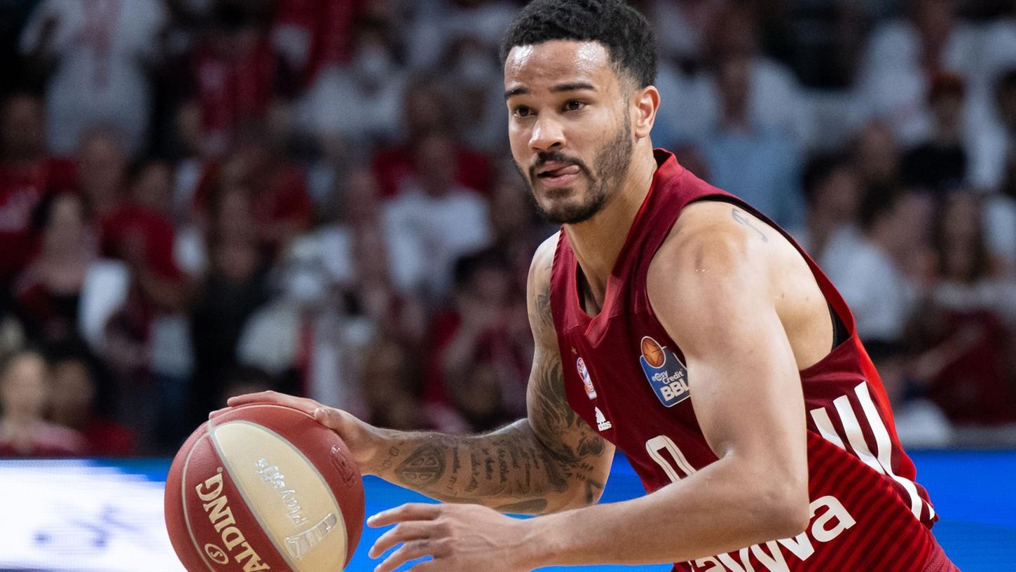 Hat die deutsche Staatsbürgerschaft angenommen: Nick Weiler-Babb von Bayern München spielt den Ball. Hat die deutsche Staatsbürgerschaft angenommen: Nick Weiler-Babb von Bayern München spielt den Ball.