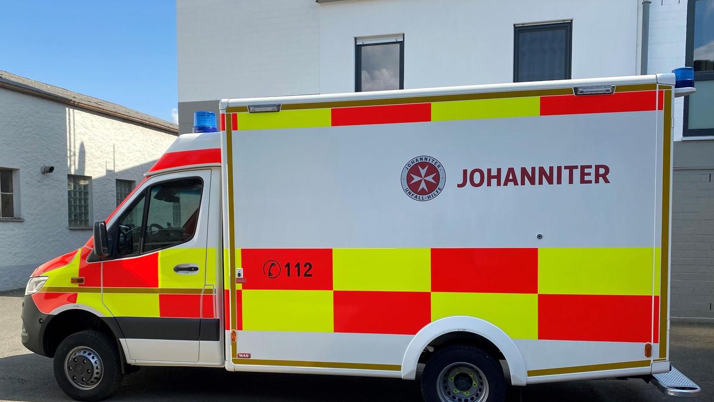 Das Team der Johanniter-Rettungswache Schlüsselfeld freut sich, dass ein neuer Allrad-Rettungswagen in Dienst gestellt werden konnte