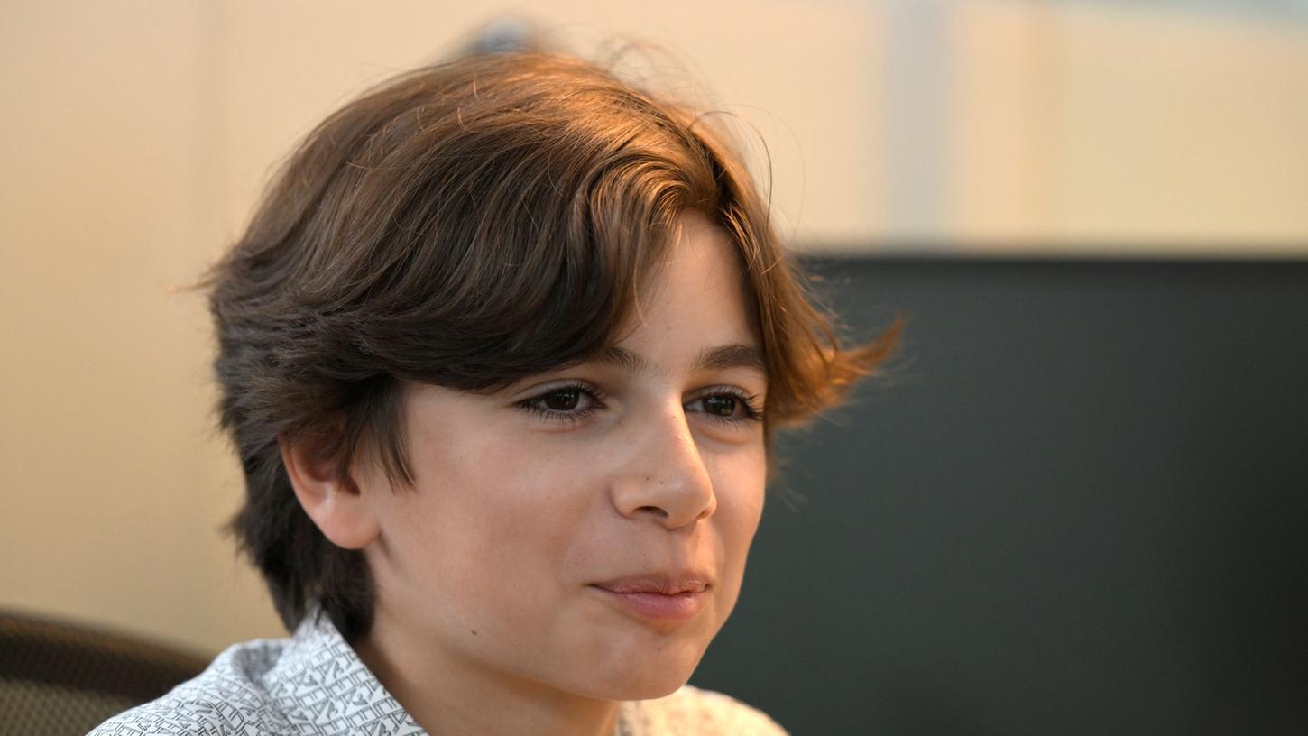 Der höchstbegabte Ruben Charara hat mit 12 Jahren schon sein Abitur gemacht. Der höchstbegabte Ruben Charara hat mit 12 Jahren schon sein Abitur gemacht.