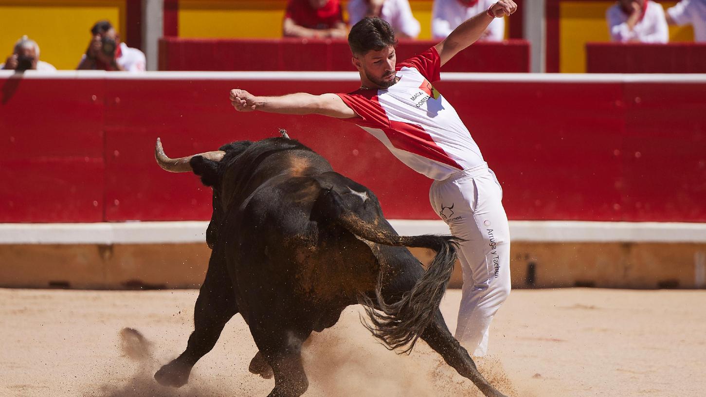 Stierkämpfe - wie hier beim San-Fermin-Festival in Pamplona - finden nun auch wieder auf Mallorca statt.
Stierkämpfe - wie hier beim San-Fermin-Festival in Pamplona - finden nun auch wieder auf Mallorca statt.