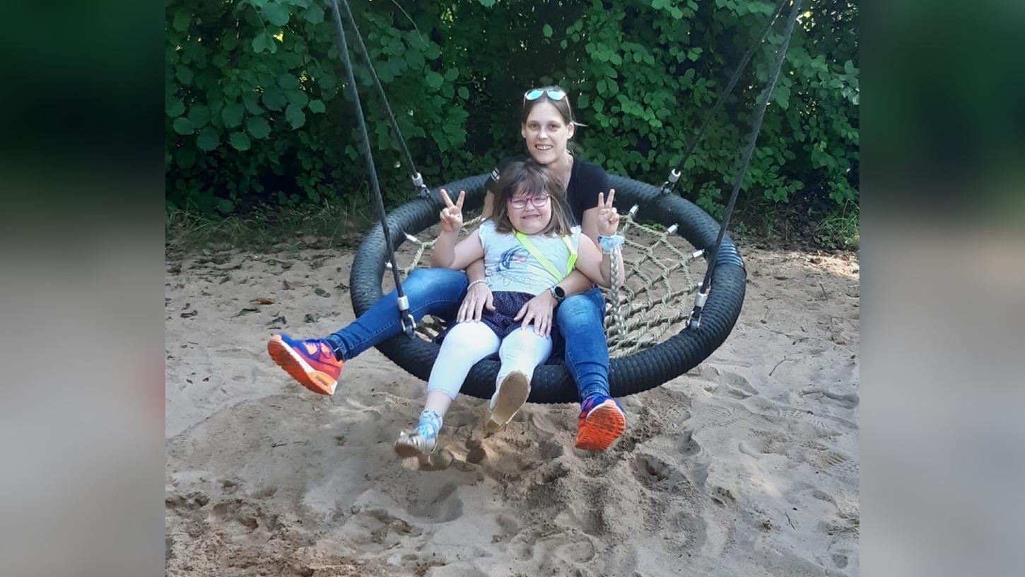 Die siebenjährige Liana Pokrowsky und ihre Mama Jaqueline Pokrowsky sind auf der Suche nach einer passenden Stammzellenspende - und es ist dringend.