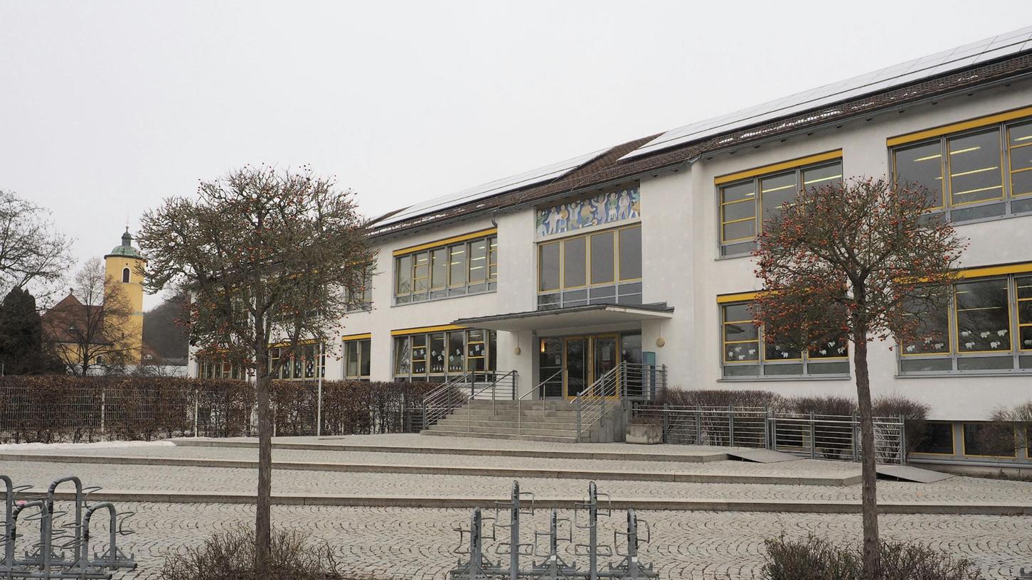 Vorschlag: Die Grundschule Pegnitz soll erweitert werden, um künftig alle Schüler an einem Standort, in der Stadtschule, zu konzentrieren. Foto: Klaus Trenz/Archiv
Vorschlag: Die Grundschule Pegnitz soll erweitert werden, um künftig alle Schüler an einem Standort, in der Stadtschule, zu konzentrieren. Foto: Klaus Trenz/Archiv