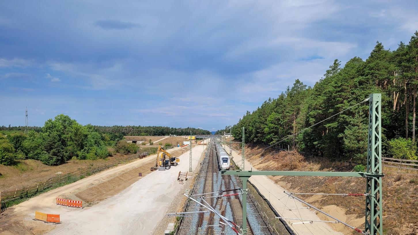 In den nächsten Monaten konzentrieren sich die Arbeiten für den viergleisigen Ausbau zwischen Nürnberg und Bamberg rund um Strullendorf.
In den nächsten Monaten konzentrieren sich die Arbeiten für den viergleisigen Ausbau zwischen Nürnberg und Bamberg rund um Strullendorf.