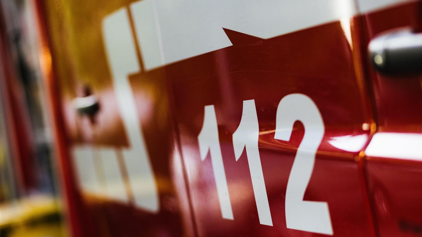 Die Feuerwehr konnte schnell Entwarnung geben - der Rauch war nicht wegen eines Brandes aufgestiegen. (Symbolfoto)
Die Feuerwehr konnte schnell Entwarnung geben - der Rauch war nicht wegen eines Brandes aufgestiegen. (Symbolfoto)
