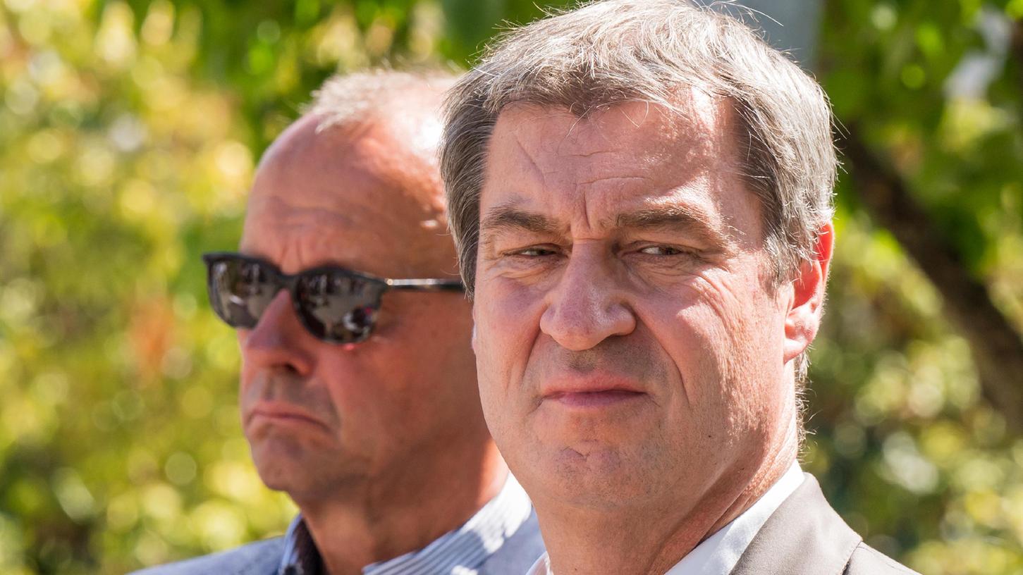 CSU-Chef Markus Söder (im Hintergrund sein CDU-Kollege Friedrich Merz) sieht zu recht mit Sorge in den Herbst. Allerdings täuscht er über die wahren Gründe für die Energienot hinweg.
CSU-Chef Markus Söder (im Hintergrund sein CDU-Kollege Friedrich Merz) sieht zu recht mit Sorge in den Herbst. Allerdings täuscht er über die wahren Gründe für die Energienot hinweg.