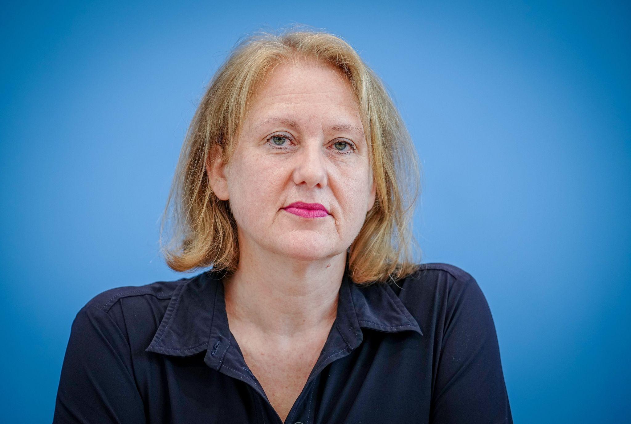 Bundesfamilienministerin Paus fordert Equal Pay beim DFB Bundesfamilienministerin Paus fordert Equal Pay beim DFB