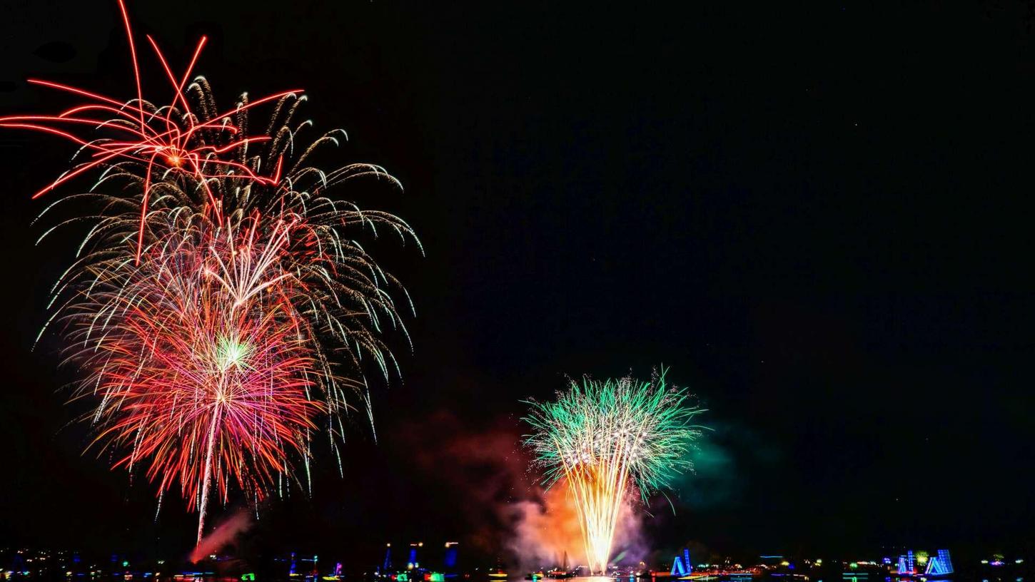 Ein prächtiges Feuerwerk über dem Altmühlsee - endlich ist es wieder soweit. 