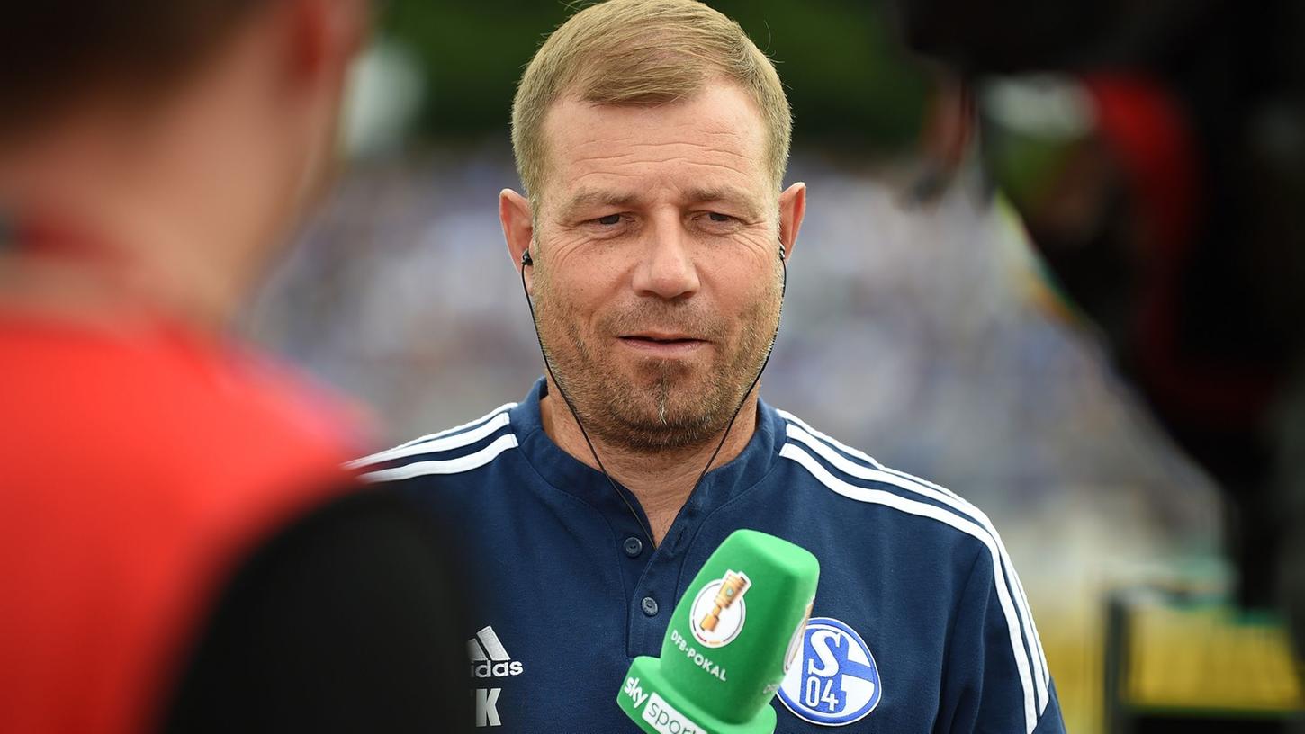 Kann sich über einen weiteren Neuzugang freuen: Schalke-Coach Frank Kramer. Kann sich über einen weiteren Neuzugang freuen: Schalke-Coach Frank Kramer.