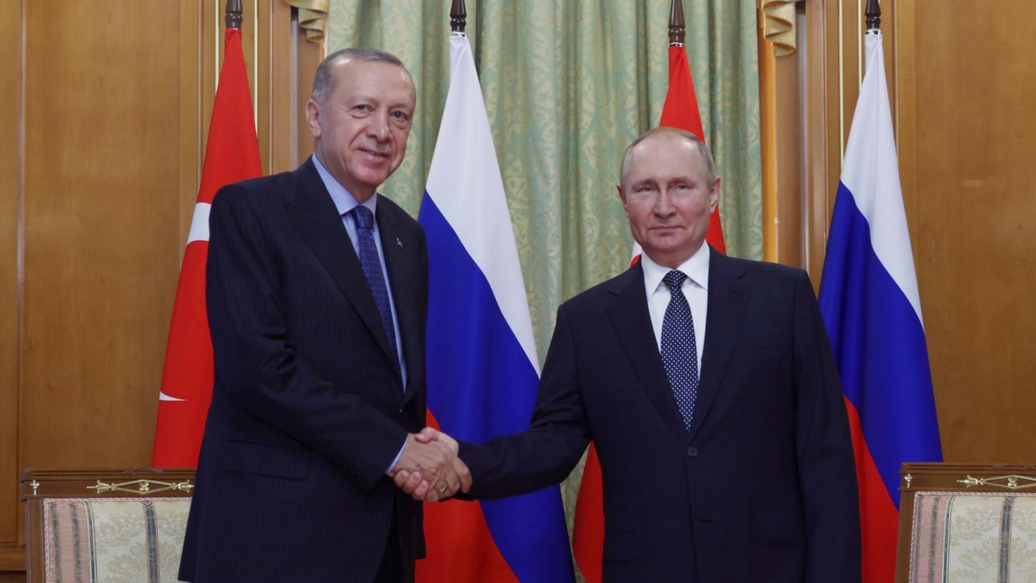 Recep Tayyip Erdogan und Wladimir Putin in Sotschi. Recep Tayyip Erdogan und Wladimir Putin in Sotschi.