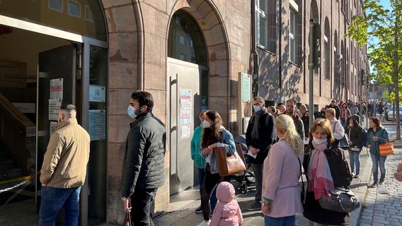 Warteschlangen vor dem Bürgeramt: Wende ist endlich geschafft, glaubt Nürnbergs Stadtrechtsdirektor