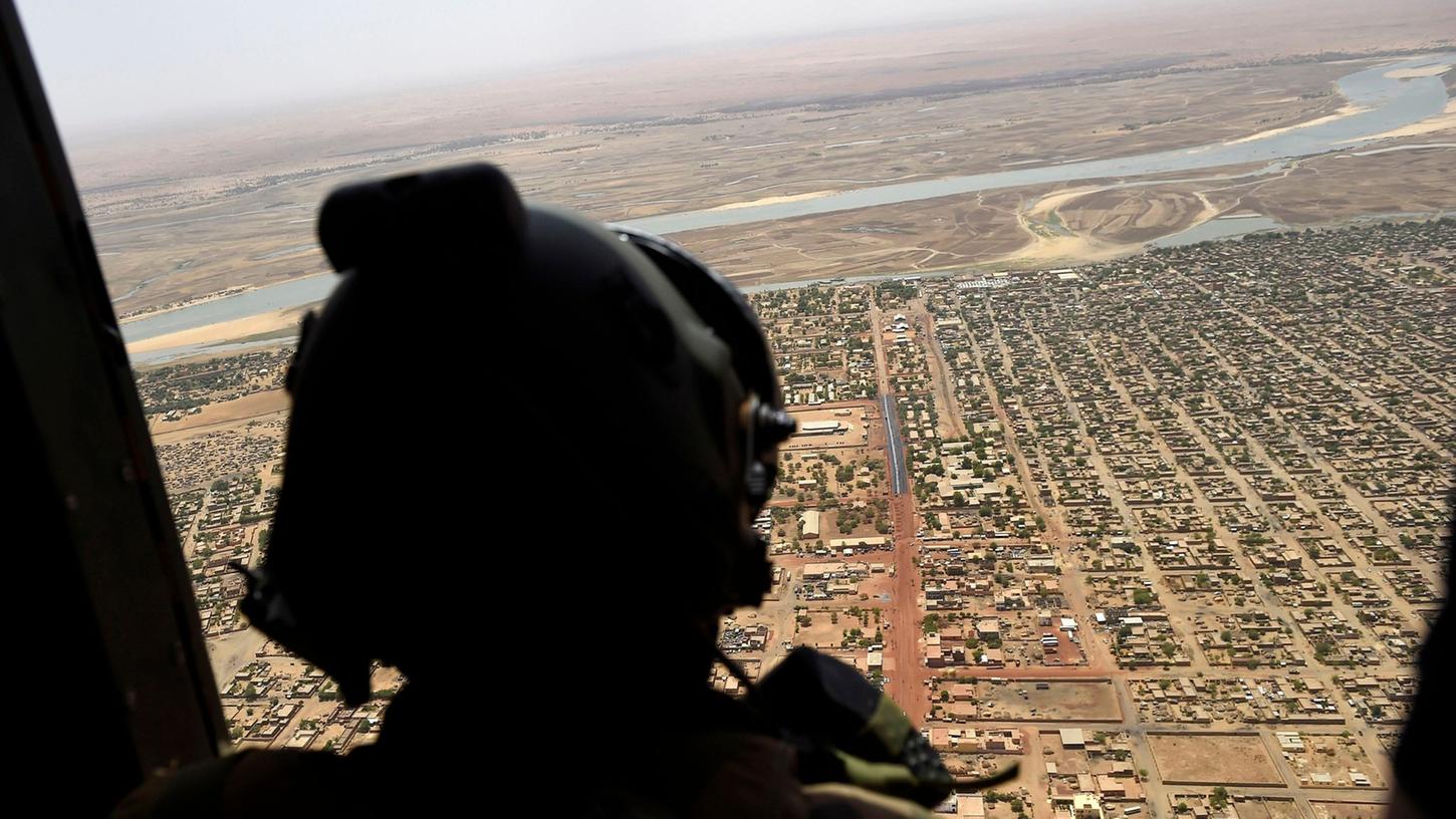 Blick aus einem französischen Militärhubschrauber auf die malische Stadt Gao.