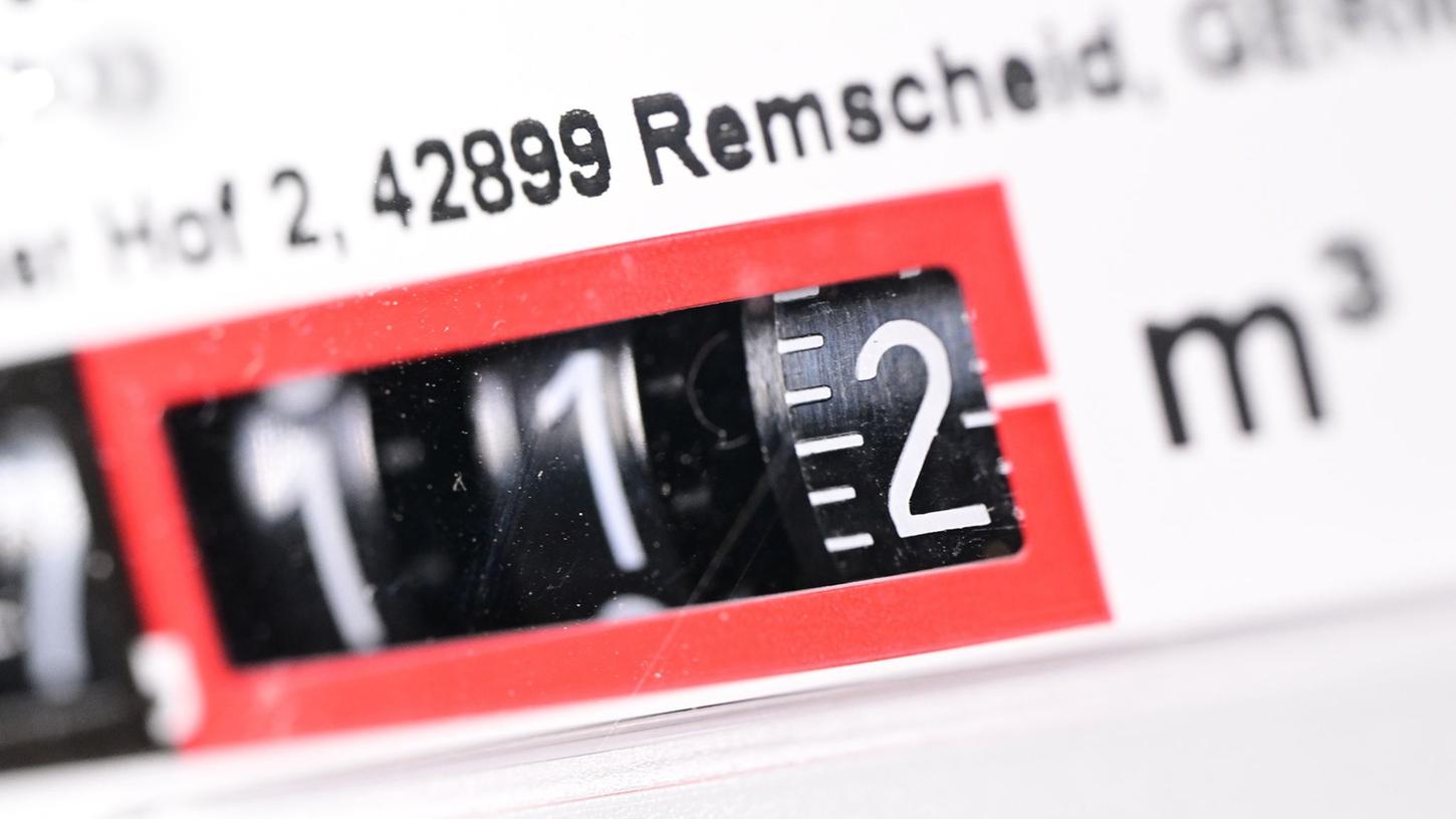 Laut dem Chef der Bundesnetzagenturen muss in Deutschland vermehrt Energie gespart werden. Dazu ruft er die Bevölkerung auf.
Laut dem Chef der Bundesnetzagenturen muss in Deutschland vermehrt Energie gespart werden. Dazu ruft er die Bevölkerung auf.