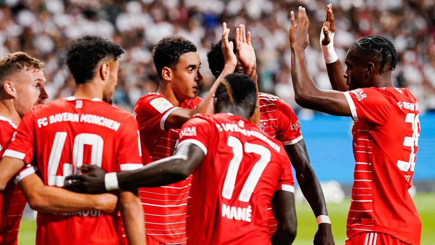 Der FC Bayern startet mit einem Kantersieg in die neue Bundesliga-Saison. Der FC Bayern startet mit einem Kantersieg in die neue Bundesliga-Saison.