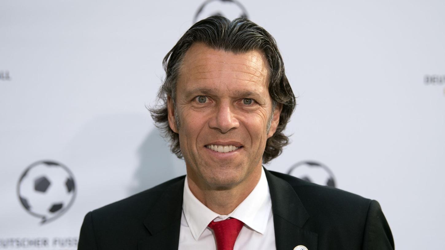 Sieht Wissenslücken bei den Schiedsrichtern: Ex-Referee Urs Meier. Sieht Wissenslücken bei den Schiedsrichtern: Ex-Referee Urs Meier.