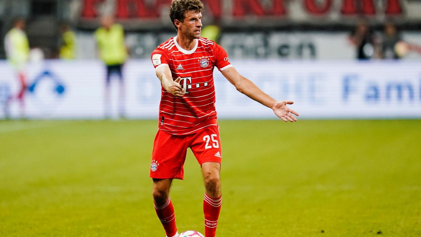 Nahm sein Missgeschick mit Humor: Thomas Müller gestikuliert. Nahm sein Missgeschick mit Humor: Thomas Müller gestikuliert.