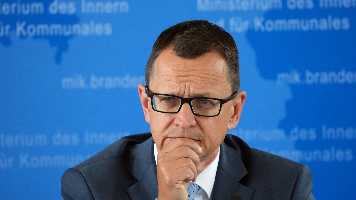 "Wir verfolgen dieses Treiben mit wachsamen Augen und offenen Ohren": Brandenburgs Verfassungsschutzchef Jörg Müller. "Wir verfolgen dieses Treiben mit wachsamen Augen und offenen Ohren": Brandenburgs Verfassungsschutzchef Jörg Müller.