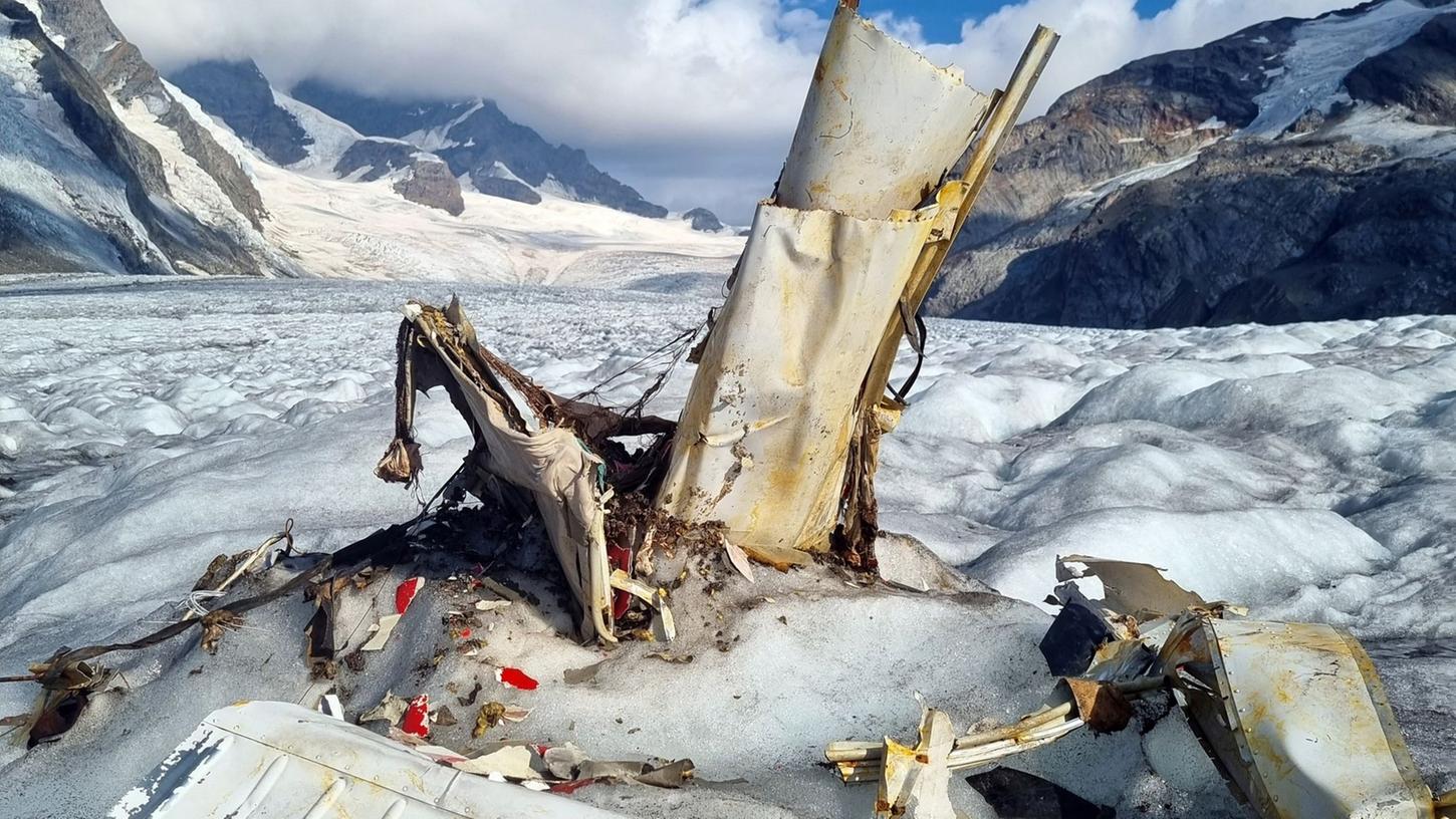 Schmelzender Gletscher gibt Flugzeugwrack frei