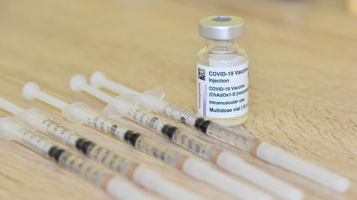 In der Stadt Erlangen und im Landkreis Erlangen-Höchstadt wurden in der 30. Kalenderwoche 2022 insgesamt 803 Corona-Schutzimpfungen durchgeführt.