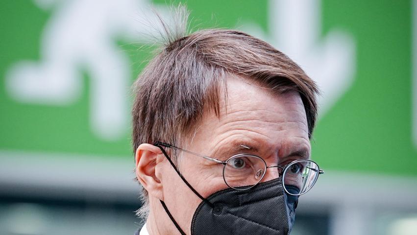 Keine Auskunft zur vierten Impfung: Lauterbach verweigert selbst, was er den Bürgern abverlangt Keine Auskunft zur vierten Impfung: Lauterbach verweigert selbst, was er den Bürgern abverlangt