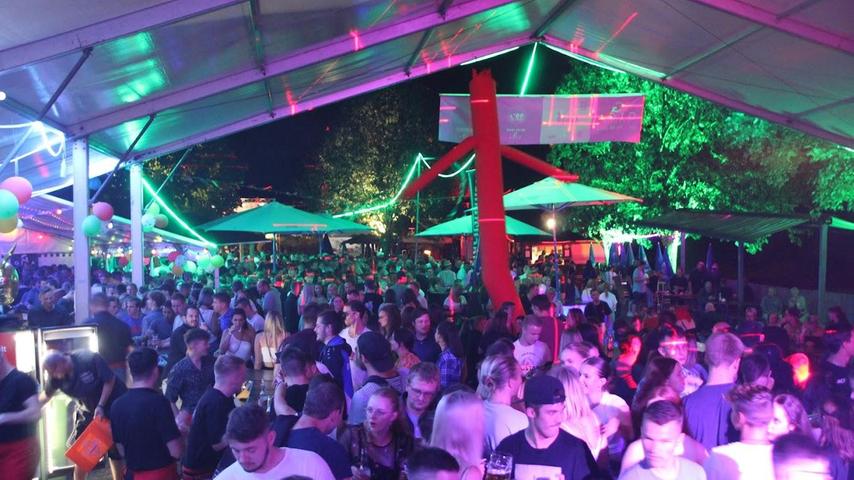 Die letzten Gäste des Giga-Open-Air in Troschenreuth sahen erste Sonnenstrahlen Die letzten Gäste des Giga-Open-Air in Troschenreuth sahen erste Sonnenstrahlen