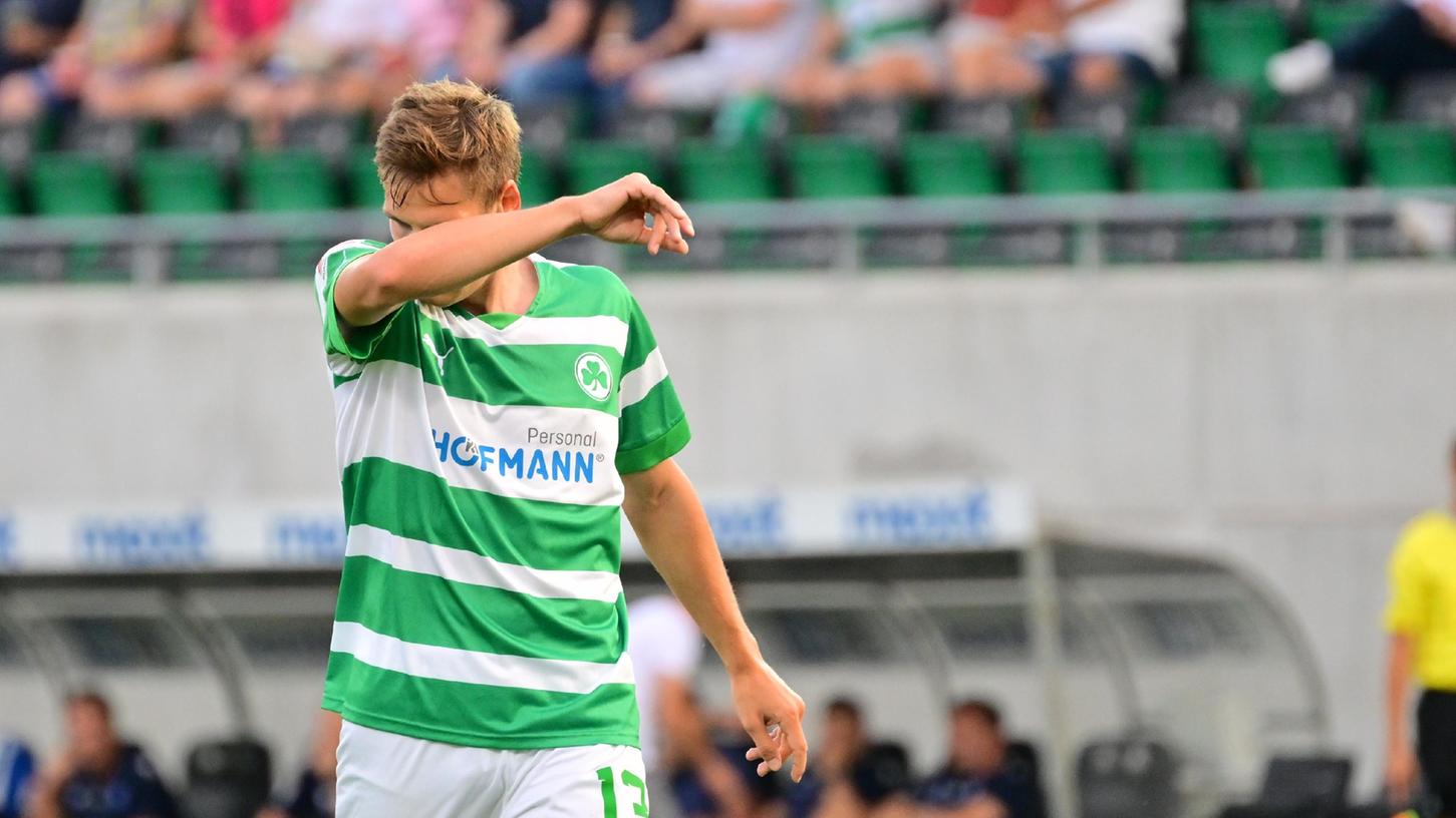 Enttäuscht: Fürths Max Christiansen nach dem 1:1 gegen den KSC. Enttäuscht: Fürths Max Christiansen nach dem 1:1 gegen den KSC.