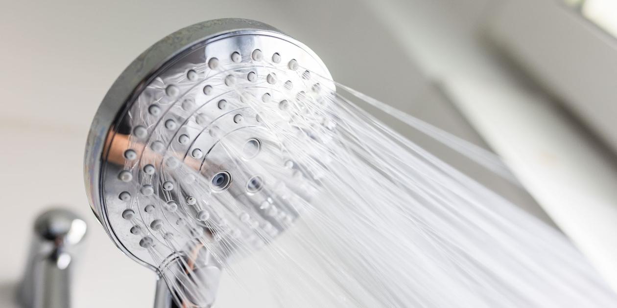 Legionellen: Nach Urlaubsrückkehr Wasser laufen lassen | Nordbayern