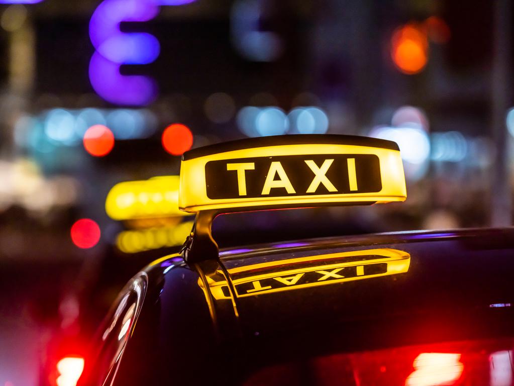 Ebersberg: Wer dieses Blinken an einem Taxi sieht, sollte die Polizei rufen