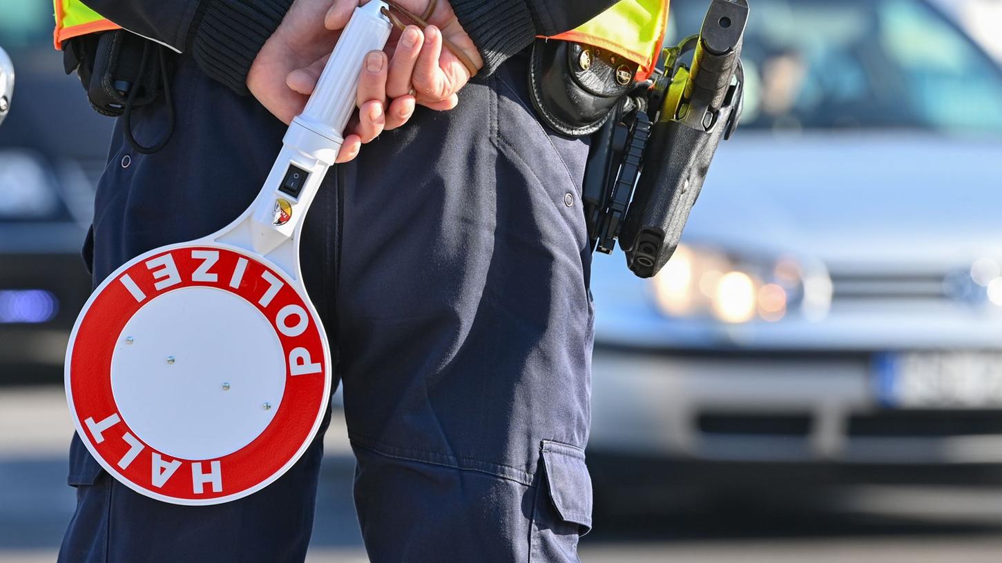 Die Polizei zog den Falschfahrer in der Nacht zum Donnerstag schnell aus dem Verkehr. (Symbolbild)