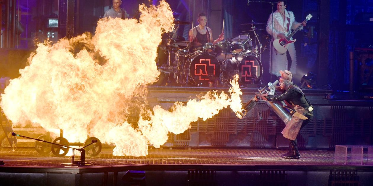 Regensburg silvester feuerwerk trotzdem gelingt mittelbayerische zünden restbestände darf geben privaten spektakel solches zwar raketen gefordert verbot steffen Party mit über 145.000 Menschen an Silvester? Dieser Auftritt sorgt in