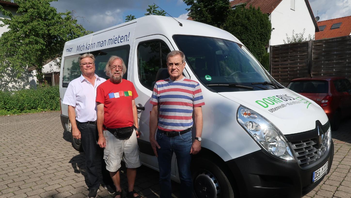 Raimund Forst, Peter Kreißler und Hans-Jürgen Kaiser engagieren sich in Buckenhof für den Dorfbus.