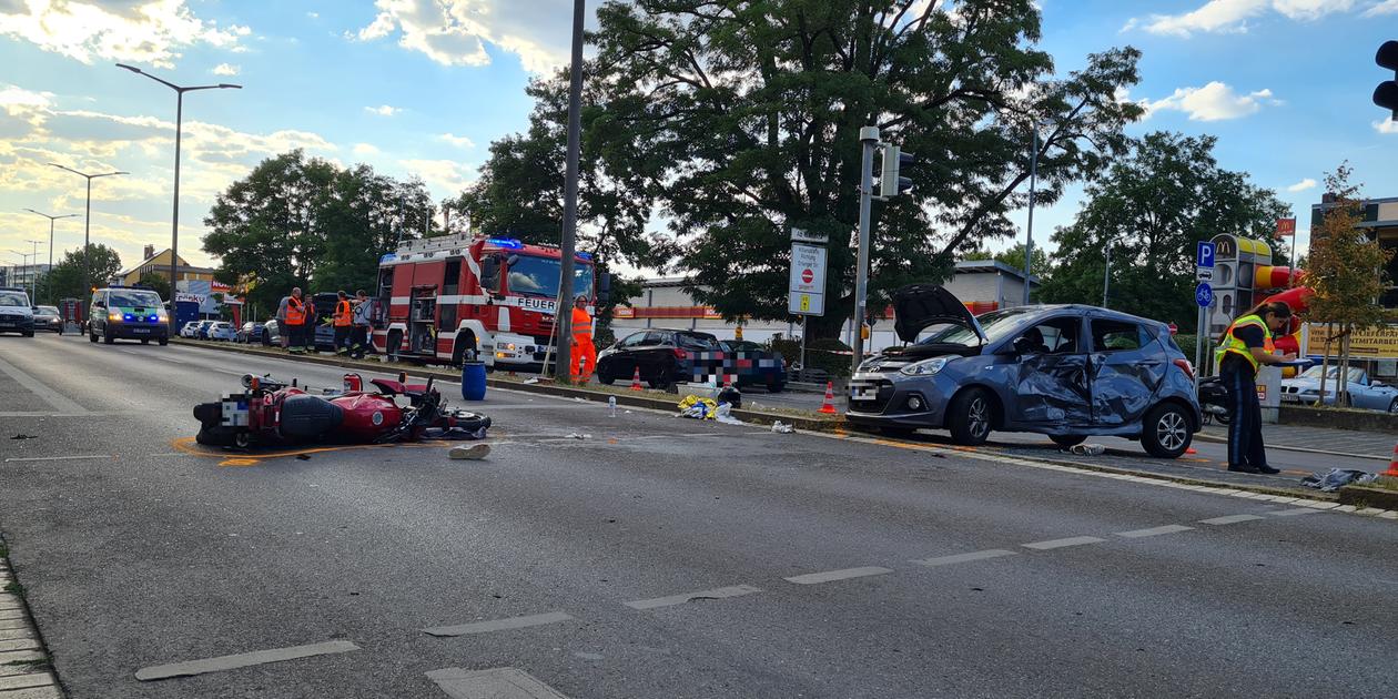 Polizeibericht Nürnberg: Pkw erfasst Motorradfahrer - Unfall am Nordring | Nordbayern