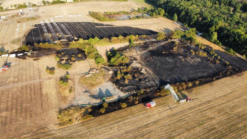 Zu einem Brand mitten in einer Baustelle in Scheinfeld (Lkr. Neustadt (Aisch)-Bad Windsheim) musste die Feuerwehr am Dienstag, 9. August, ausrücken.