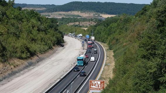 Unglaubliche 500 Tonnen Beute: Polizei rätselt nach Diebstahl von Autobahnbaustelle in Franken