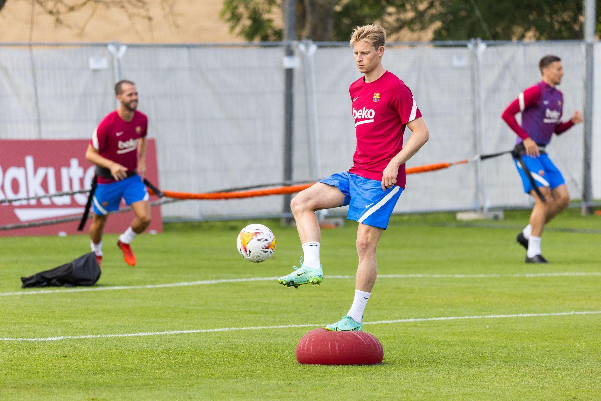 Schlammschlacht: De Jong Will Gegen Club-Willen Bleiben