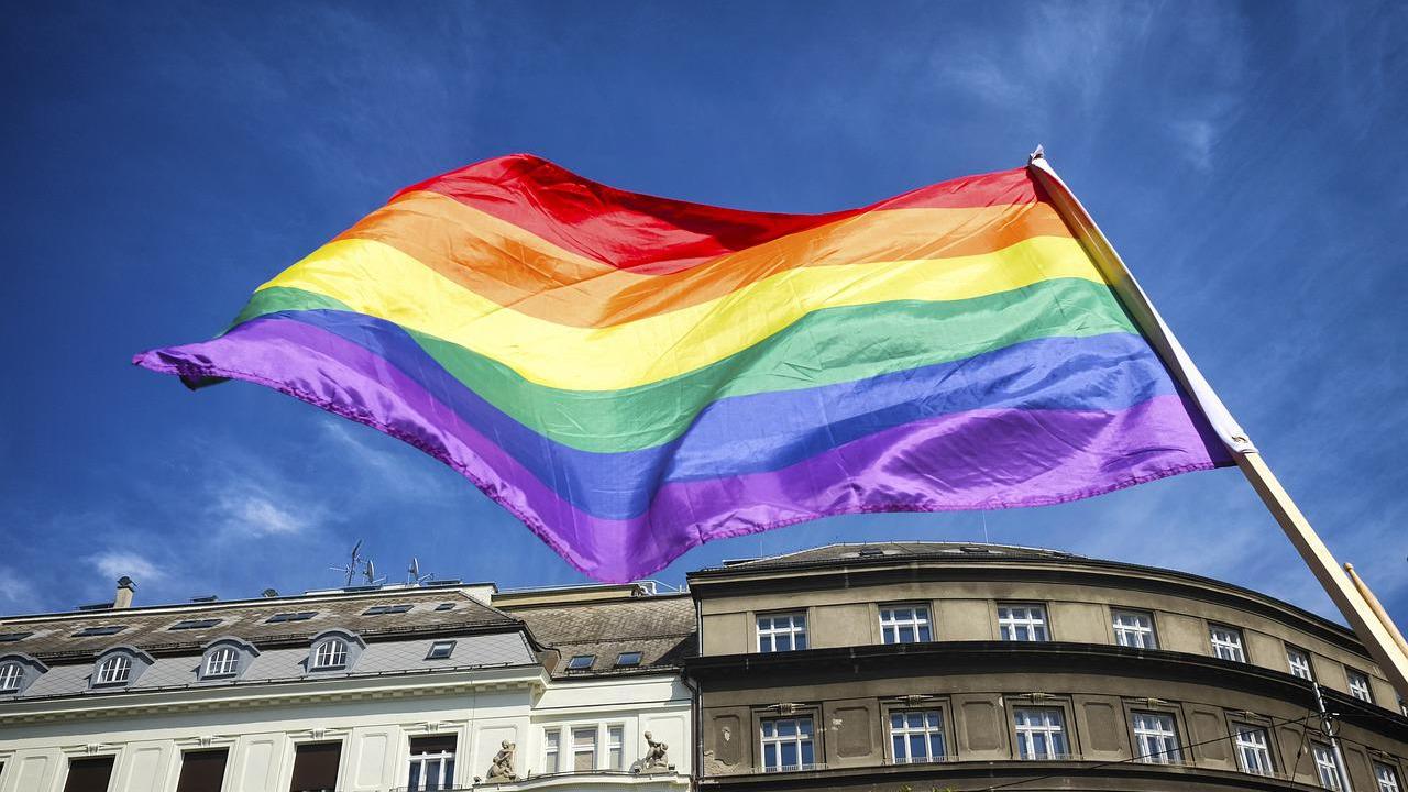 Bisexuelle sind Teil der queeren Community und kämpfen jährlich am Pride für mehr Sichtbarkeit.