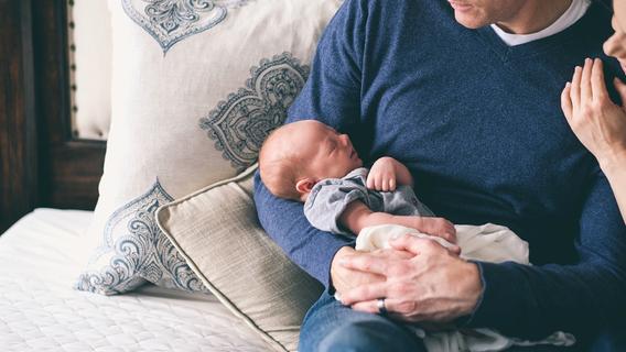 Babys stillen: Muttermilch richtig abpumpen und aufbewahren