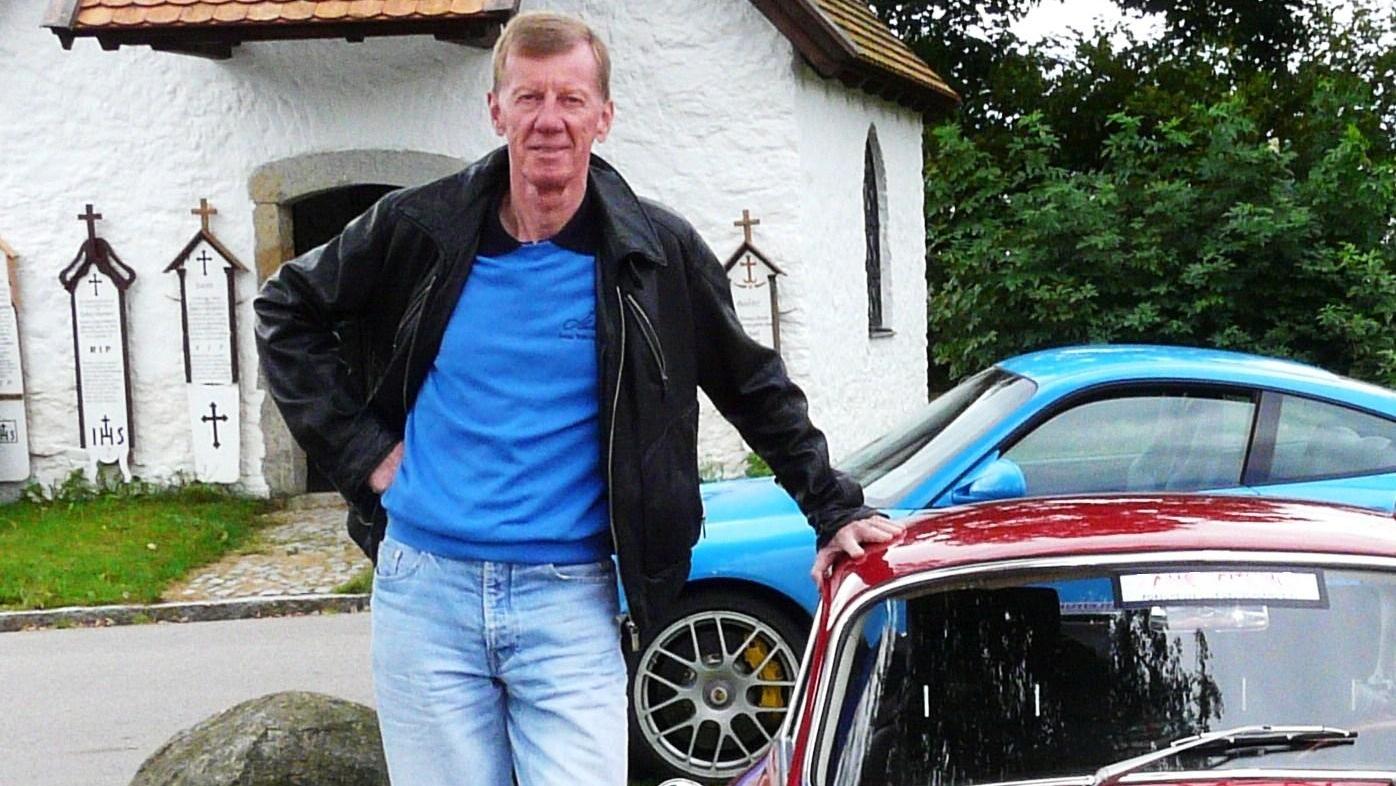  Auf der Teilnehmerliste der Olmypia Rallye '72 steht auch der Name Walter Röhrl. Der bekannte Profirennfahrer beendete in den 90er-Jahren seine Karriere.