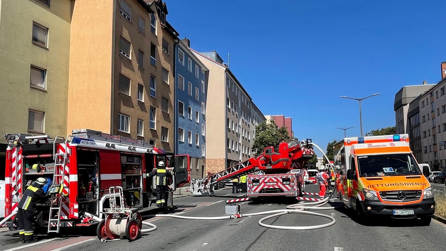Bei einem Brand in der Welserstraße ist am Donnerstag eine Person leicht verletzt worden.