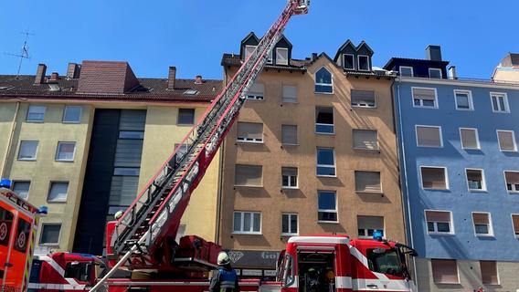 Brand in der Welserstraße: Feuerwehr mit Großaufgebot vor Ort