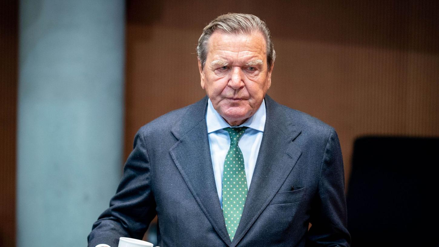 Schröder verklagt Bundestag wegen Verlust von Sonderrechten