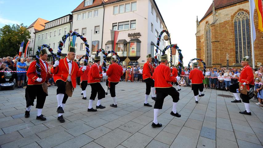 Die Tanzgruppe brachte wieder einen besonderen Flair zum Standkonzert.