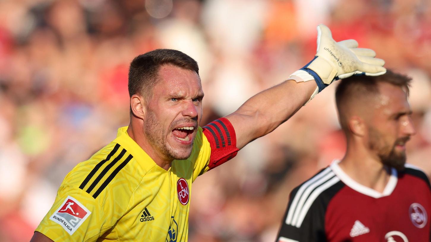 Noch der Beste in einer ganz schwachen Mannschaft: Christian Mathenia verhinderte noch Schlimmeres.
Noch der Beste in einer ganz schwachen Mannschaft: Christian Mathenia verhinderte noch Schlimmeres.