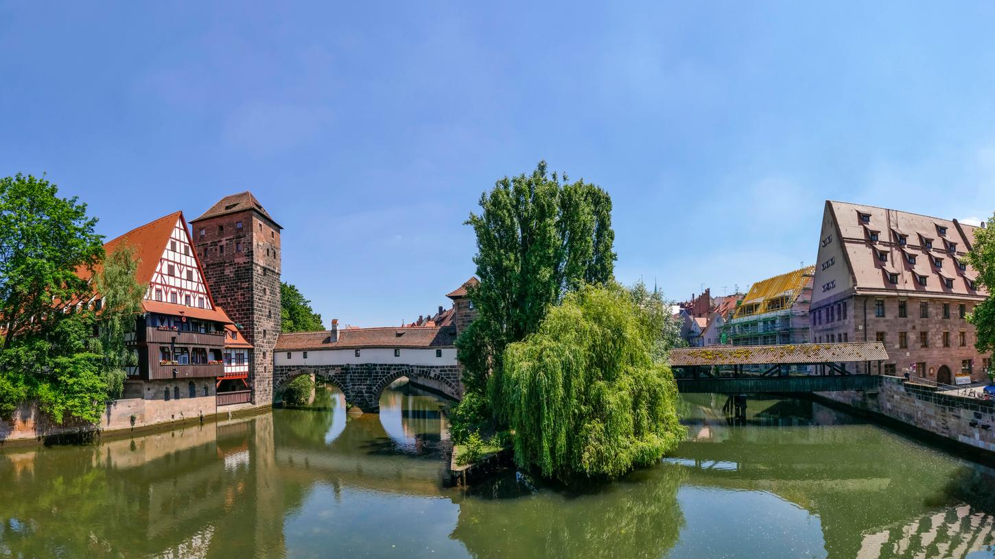 Der Henkersteg in der Altstadt Nürnbergs ist eines der beliebtesten Fotomotive. Der Henkersteg in der Altstadt Nürnbergs ist eines der beliebtesten Fotomotive.