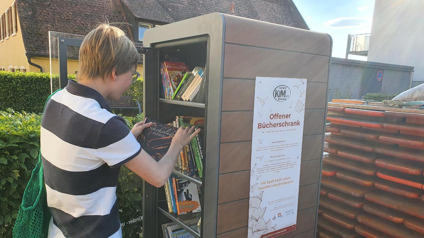Der neue öffentliche Bücherschrank, der gern rege genutzt werden darf, wurde mit Mitteln aus dem Regionalbudget gefördert. Er soll zukünftig im Stadtgebiet an verschiedenen Plätzen Station machen.  

